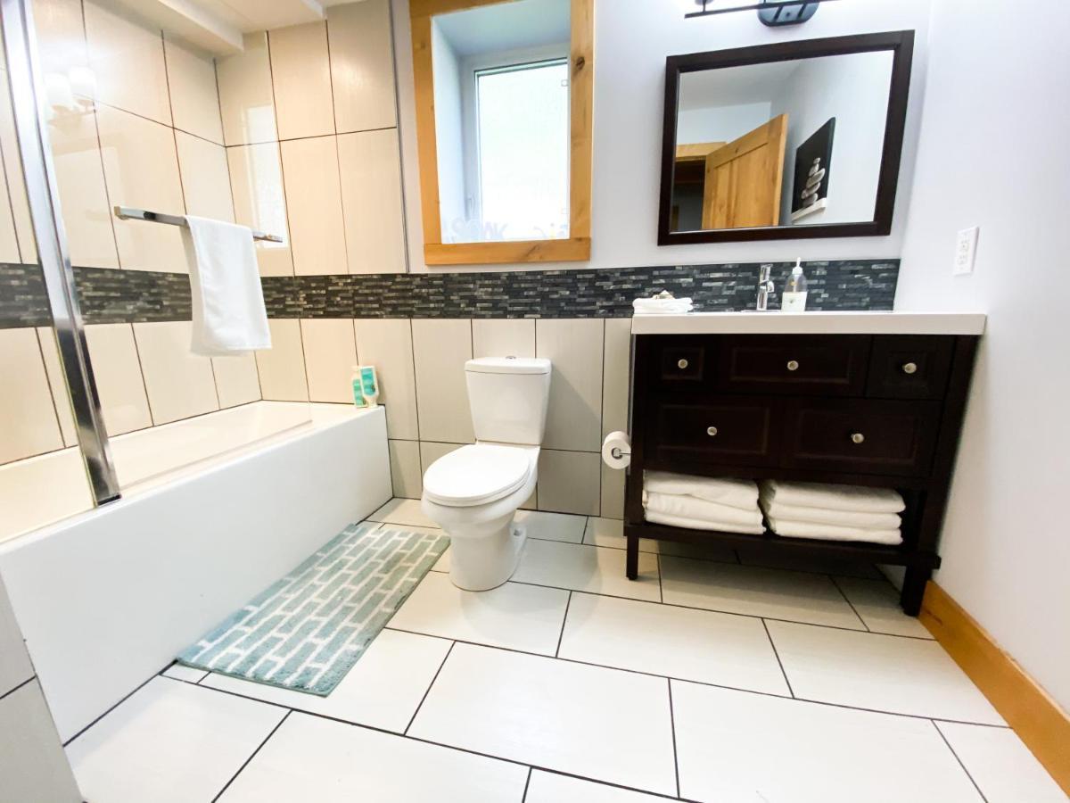 Journey'S End - 2 Bed 1 Bath Suite Golden Luaran gambar